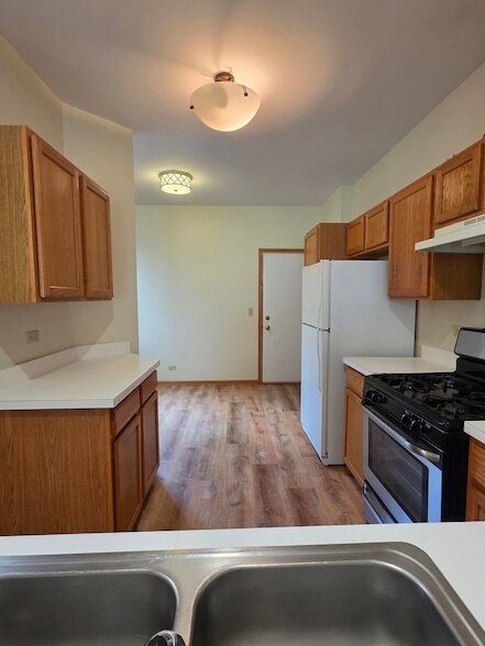 Building Photo - 10 Waverly Ct