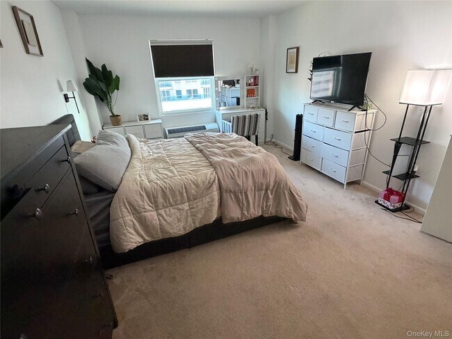 Building Photo - 360 Shore Rd