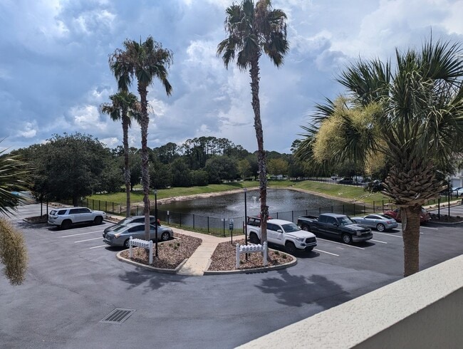 Building Photo - 3 Bedroom, 2 Bath with Private Balcony off Primary Bedroom in St. Augustine Shores - Call us for ...