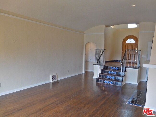 Building Photo - 1621 Silverwood Terrace