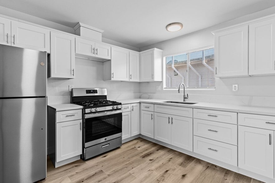 Building Photo - 1050 Gaviota Ave