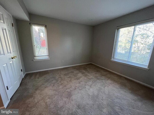 Building Photo - 1701 Mountainview Dr