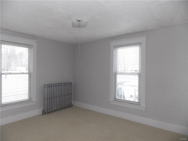 Building Photo - Village of Carthage 4 Bedroom / 2 Bath Ren...