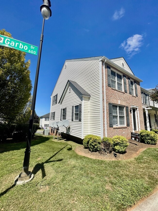 Building Photo - 525 Northwynd Cir