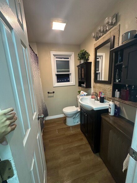 Building Photo - 16 Venetian Promenade