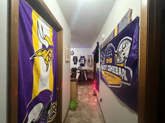 Building Photo - 915 Genrich St