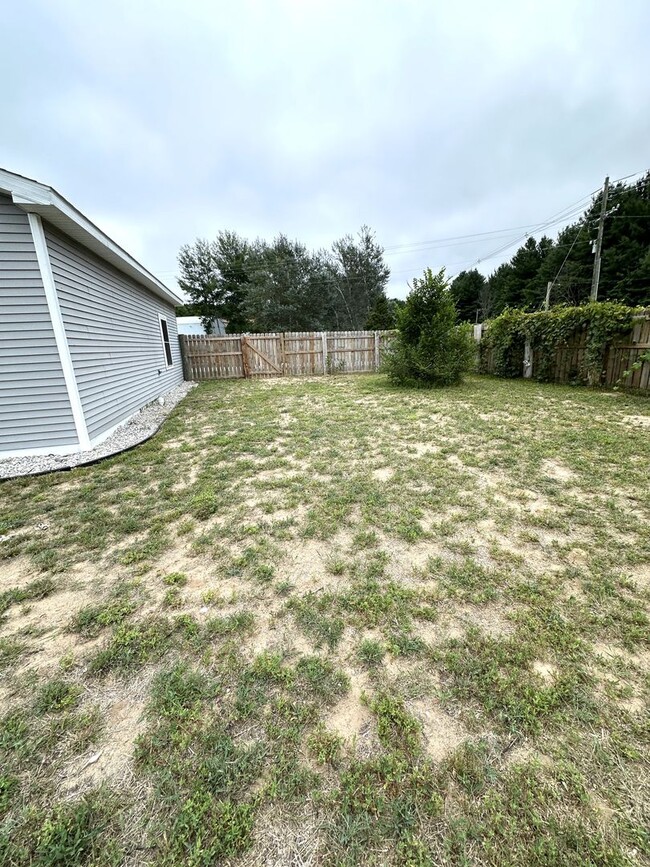 Building Photo - Quiet Modern Duplex on E. Bingham Rd