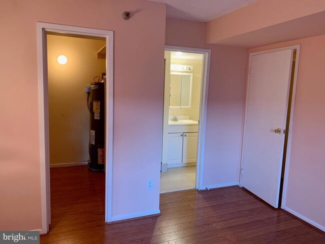 Building Photo - 7401 Westlake Terrace