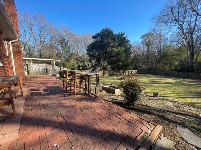 Building Photo - 3 BR Brick Ranch with Fenced Yard in Starm...
