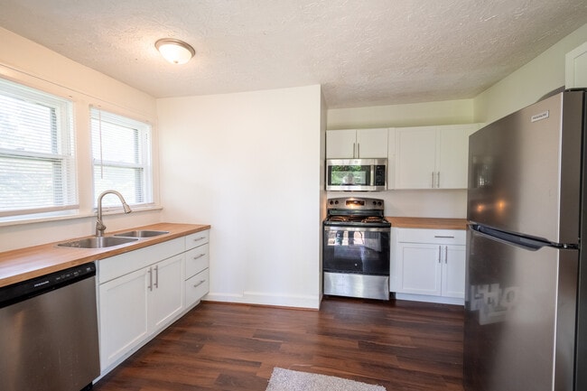 Building Photo - 433 N Randall St