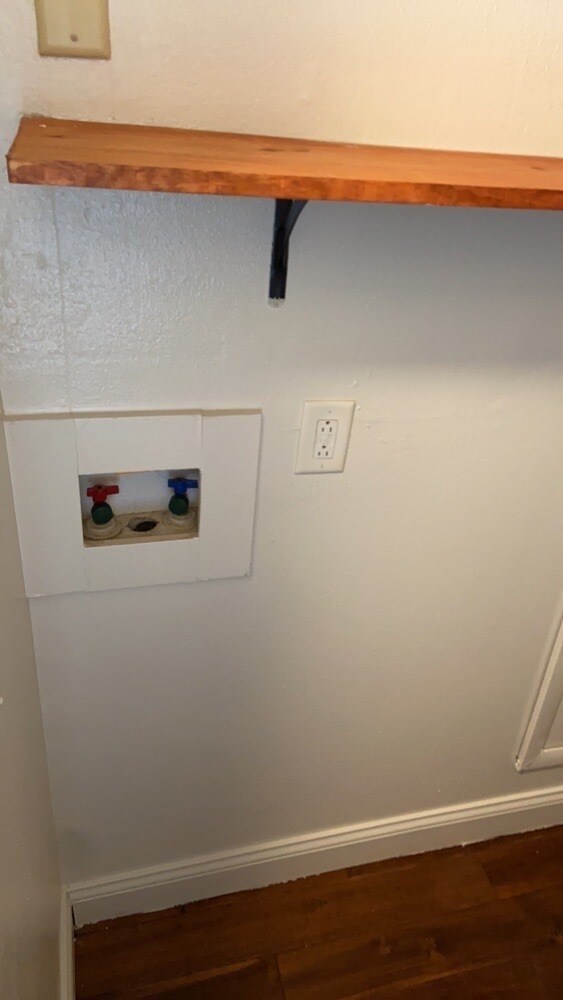 Building Photo - 401 Lufkin Dr