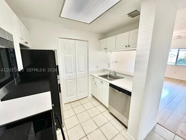 Building Photo - 2807 Veronia Dr
