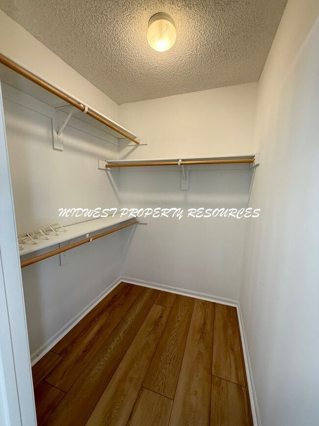 Building Photo - 3 Bedroom Ranch No Steps! | Midwest Property Resources, LLC