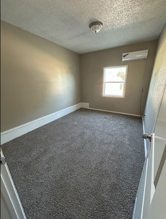 Building Photo - Charming 5 Bedroom Rent to Own Home!!