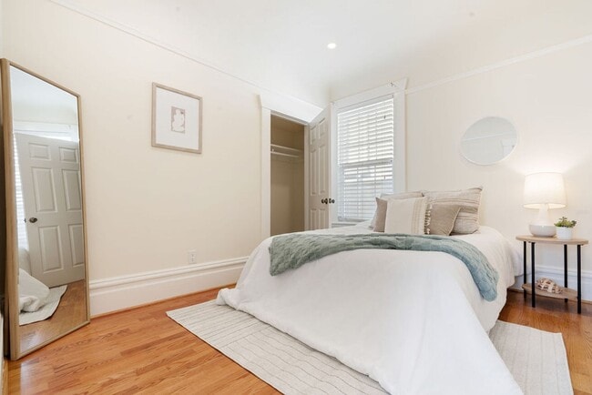 Building Photo - EPIC REA - Great Renovated ( all appliance...