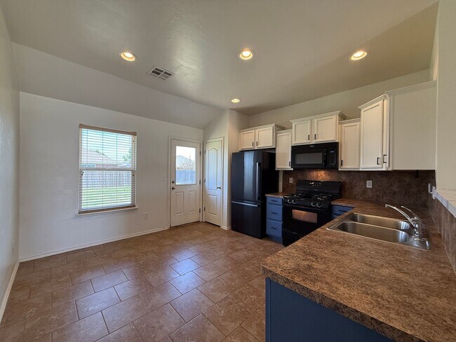 Building Photo - ***SUMMER SPECIAL 50% off the first month'...