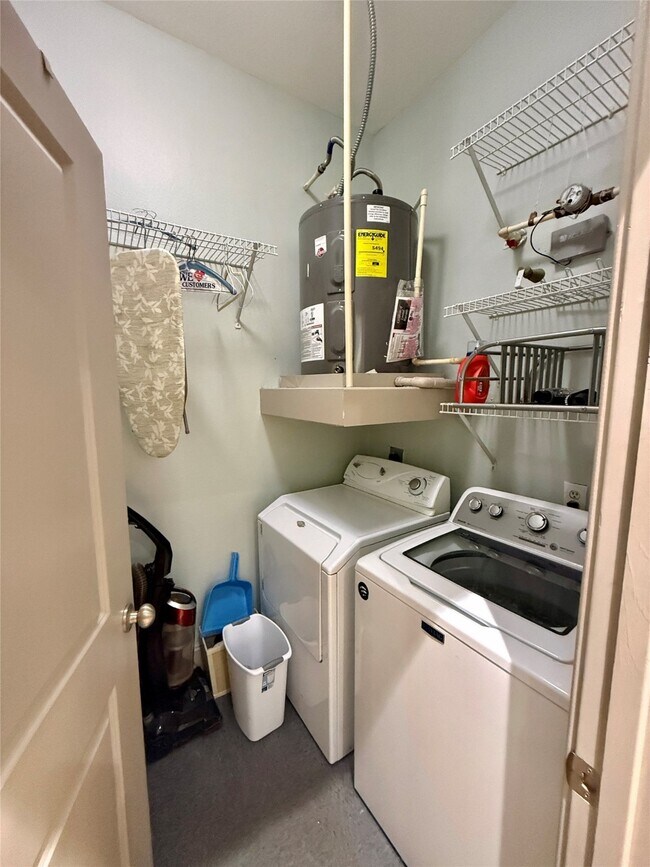 Building Photo - 1901 Post Oak Blvd