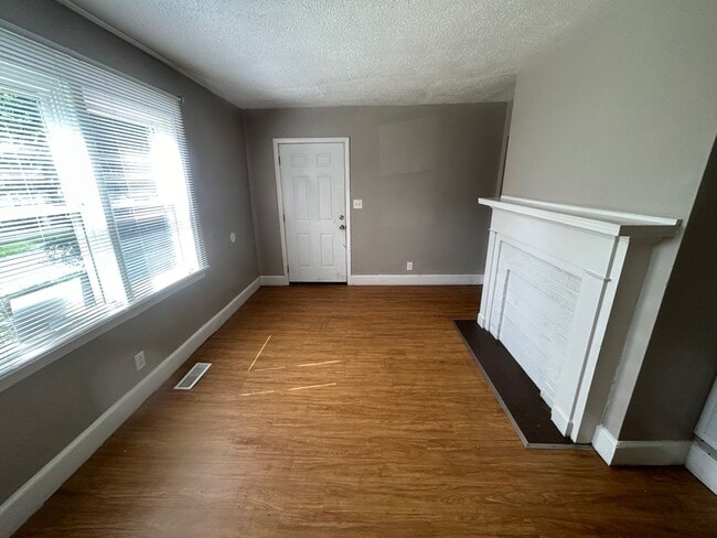 Building Photo - 2203 Braham St