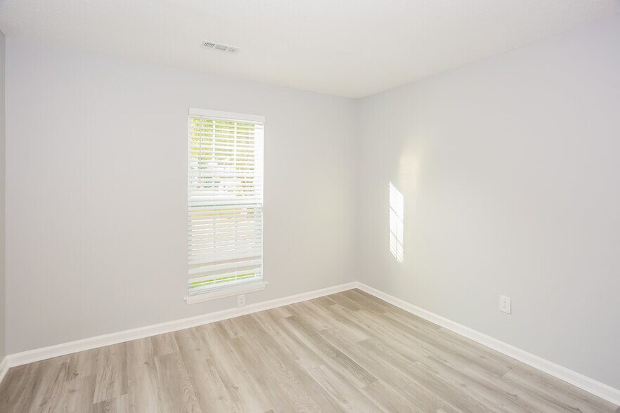 Building Photo - 6115 Sunstone Dr