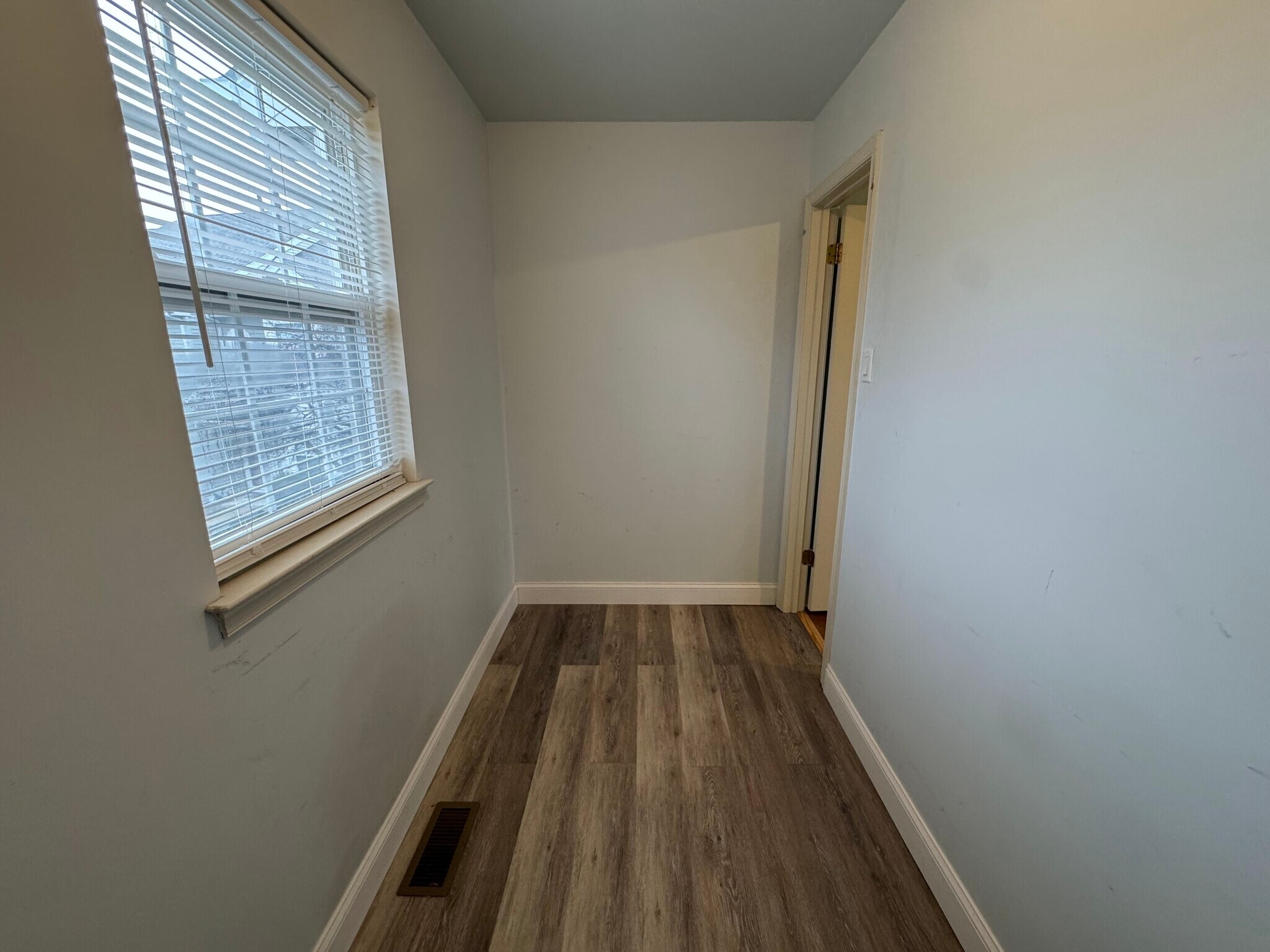 Building Photo - 700 Evergreen Ct