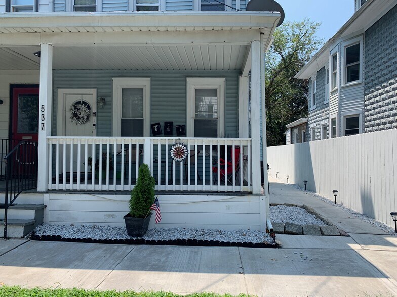 Front of the property - 537 Schiller Ave
