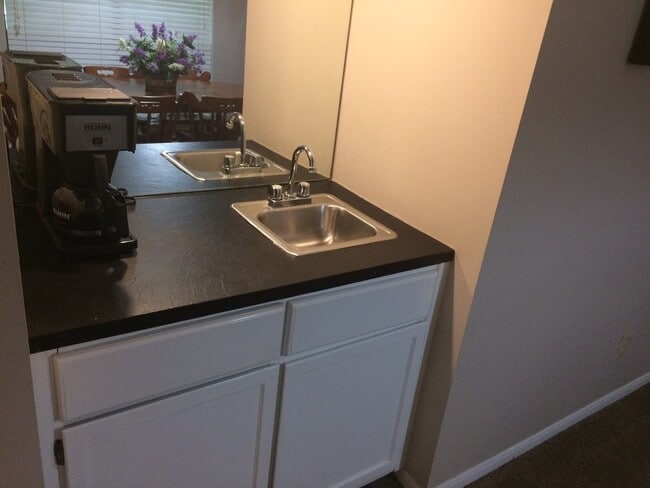 Building Photo - For Rent