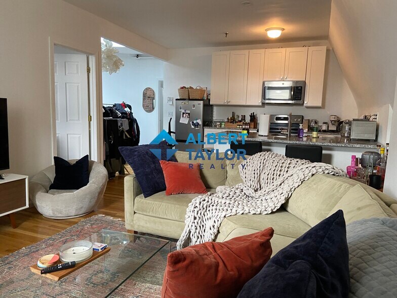 Building Photo - 176 Northampton St