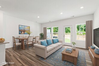 Building Photo - Updated 3BR Townhome with Pool and Spaciou...