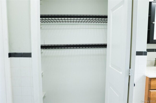 Building Photo - 50 Baron De Hirsch Rd