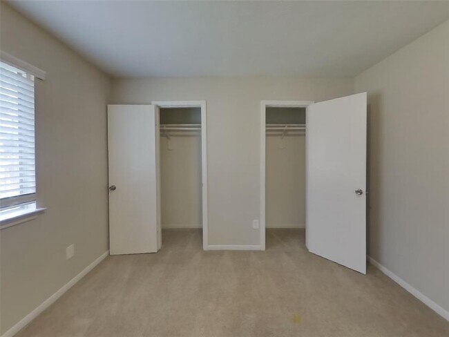 Building Photo - 3551 Windmoor Dr