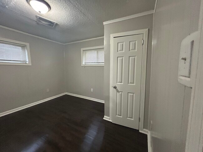 Building Photo - 2926 Mimosa Ave