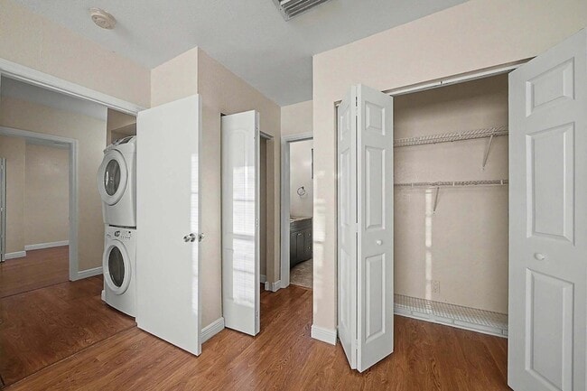 Building Photo - 5789 Woodland Point Dr