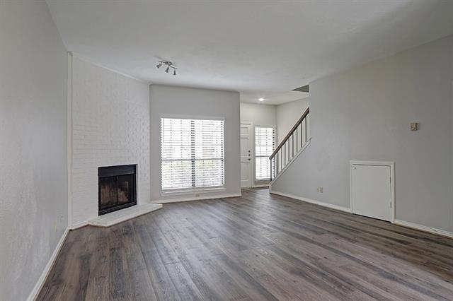 Building Photo - 9910 Royal Ln
