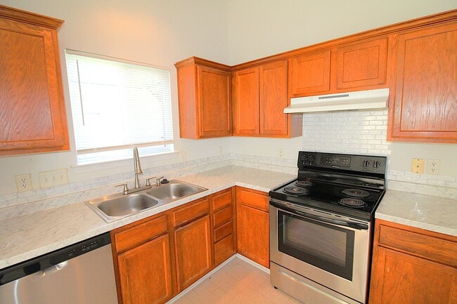 Building Photo - Charming 3-Bedroom Ranch Home in the Meriw...