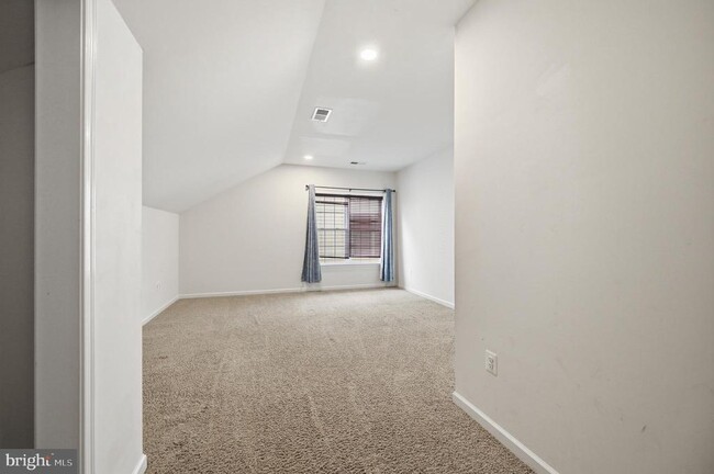 Building Photo - 24267 Purple Finch Dr
