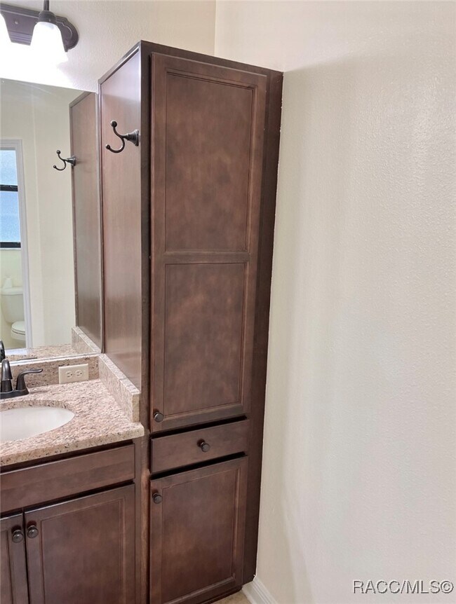 Building Photo - 2395 N Brentwood Cir