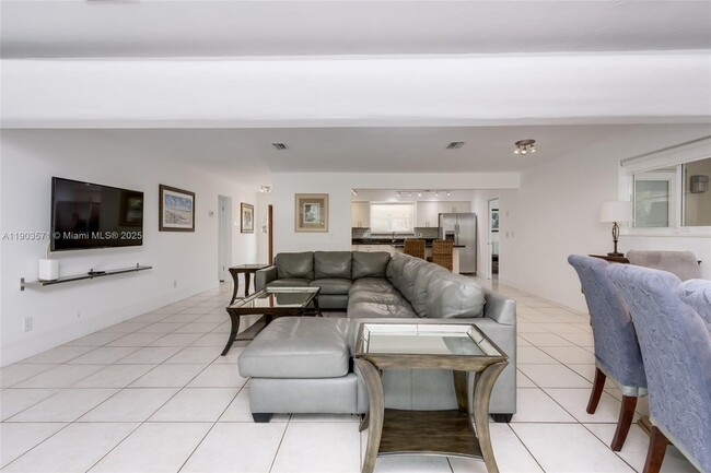 Building Photo - 906 N 13th Ave