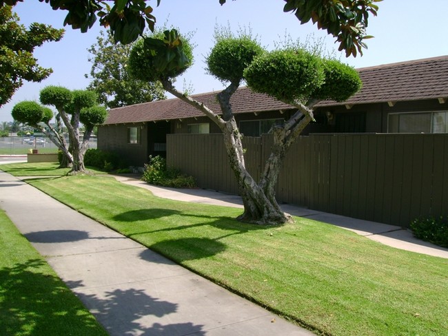 Building Photo - Green Meadows Apartments