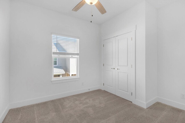 Building Photo - 112 Date Palm Ln
