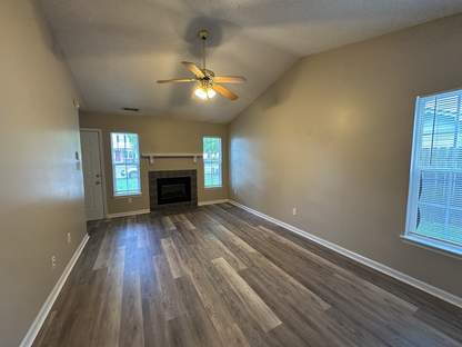 Building Photo - 125 Mesa Ln