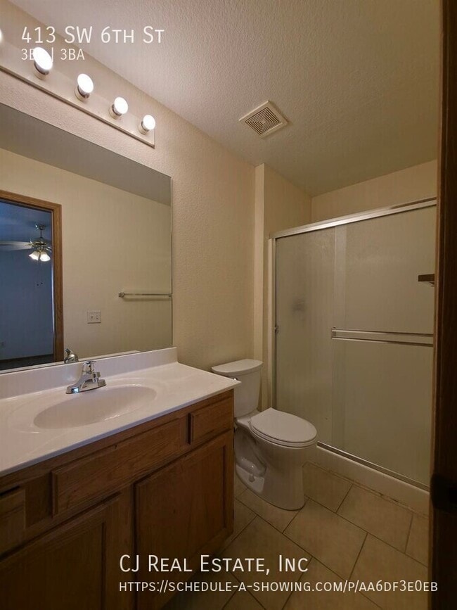 Building Photo - 413 SW 6 St