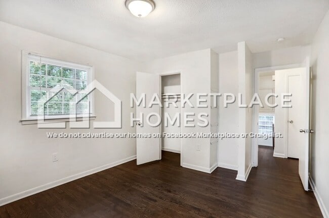 Building Photo - 4372 Greenleaf Cir SW