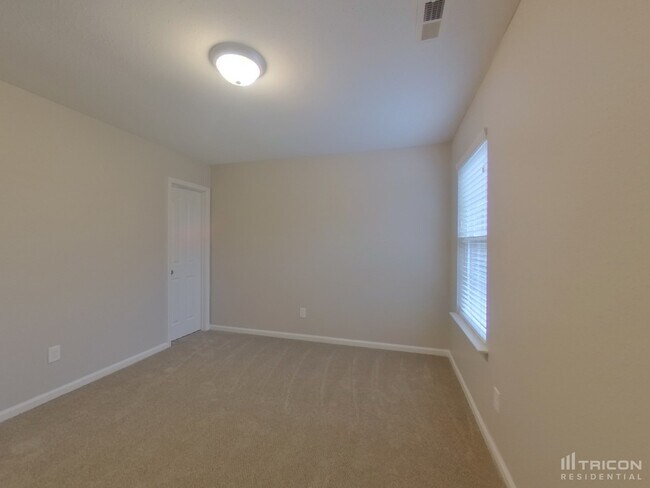 Building Photo - 172 Forest Glade Rd