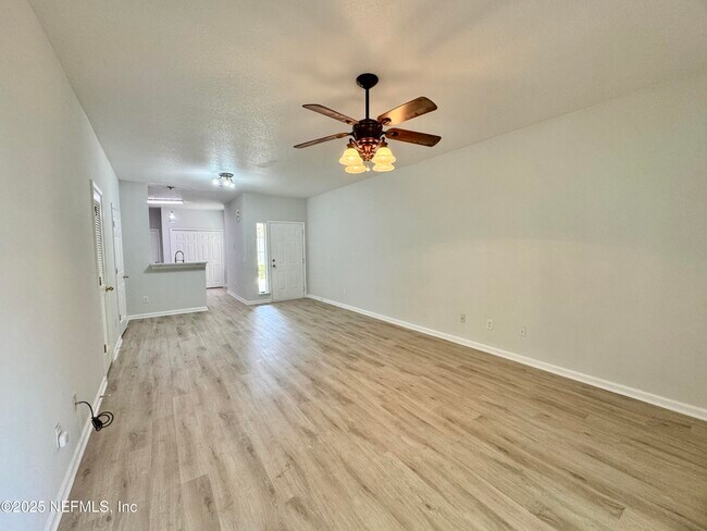 Building Photo - 4815 Playpen Dr