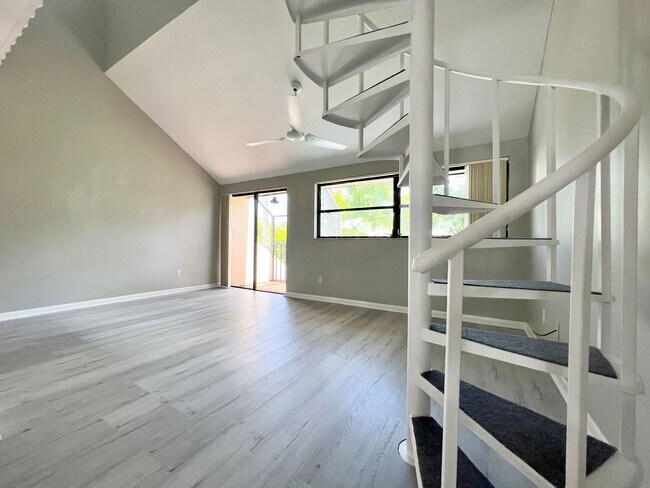 Building Photo - 8805 Lateen Ln