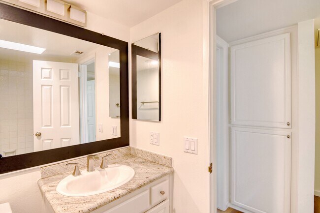 Building Photo - 938 18th St