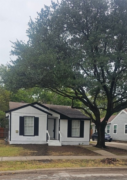 Building Photo - 1110 NE 17th St