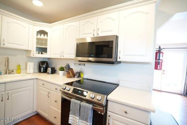 Building Photo - 7608 E Catalina Dr