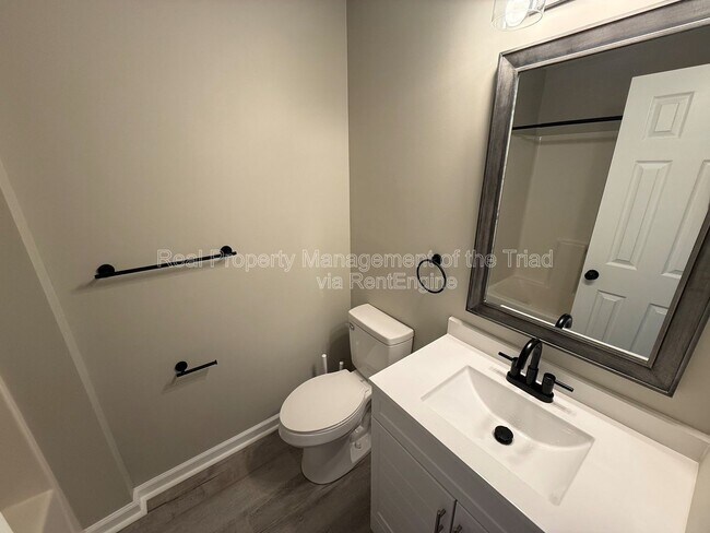 Building Photo - 521 Mill Pond Dr