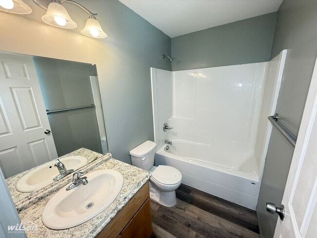 Building Photo - 1401 S 4th Ave